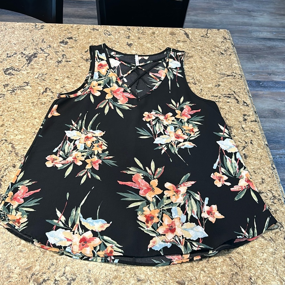 Floral Tank - Picture 2 of 6